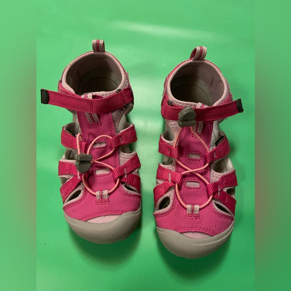 Big Kids size 4 Keen sandals - used